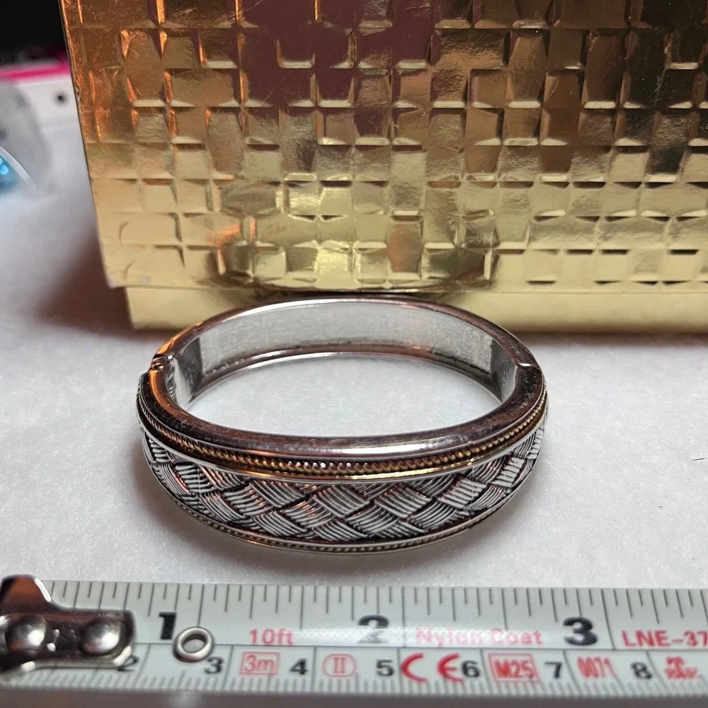 Unbranded Basketweave Hinged Bangle Bracelet Women OS Silver Gold ExcellentWoven